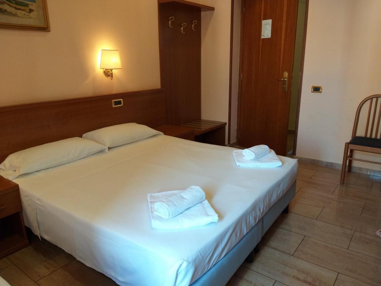 Alex City Inn III Roma Esterno foto