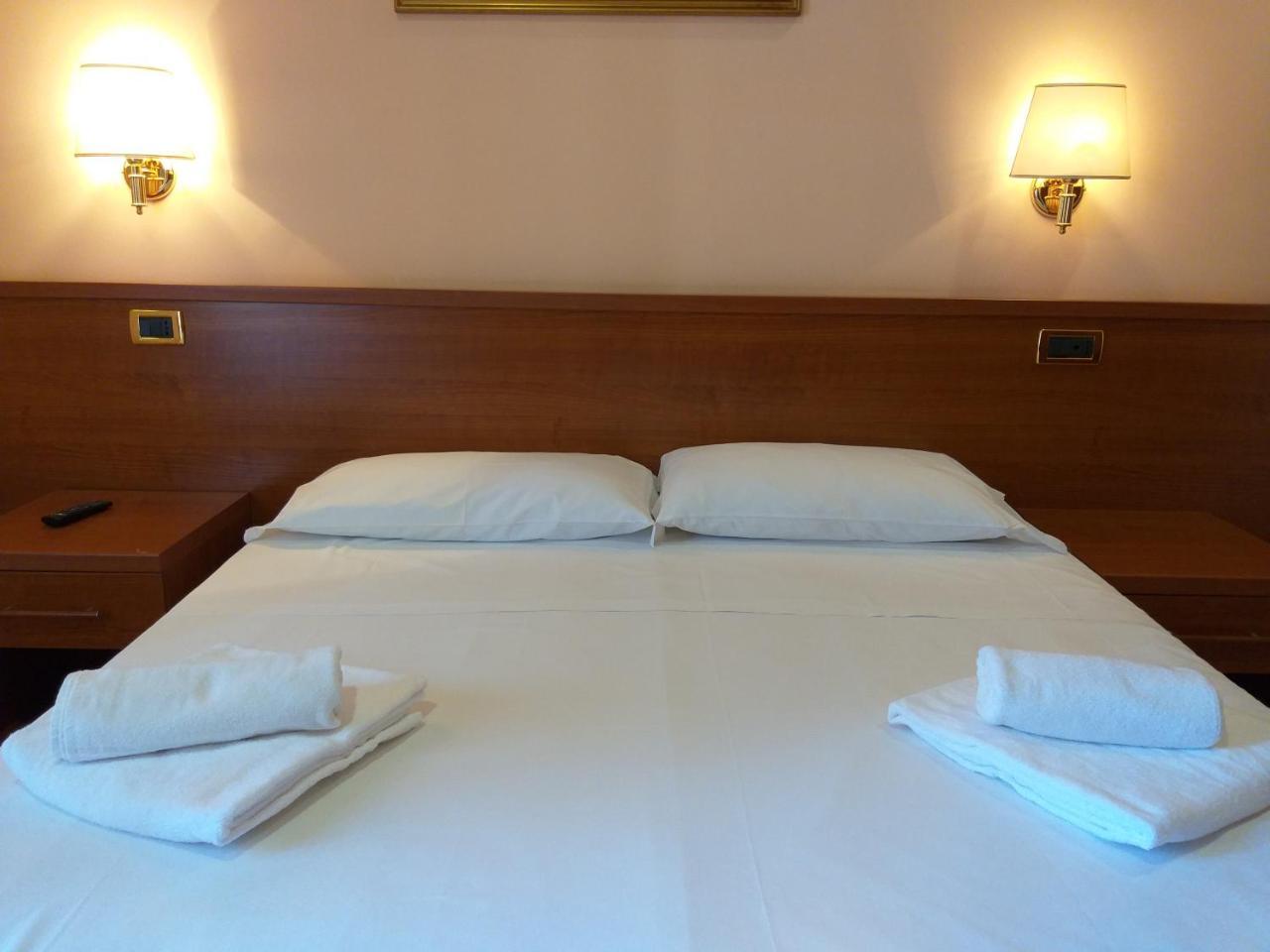 Alex City Inn III Roma Esterno foto
