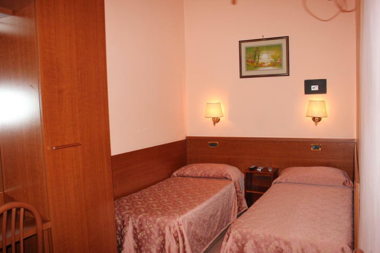 Alex City Inn III Roma Esterno foto